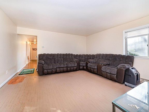 5th image of 2222 Lynnwood Ave