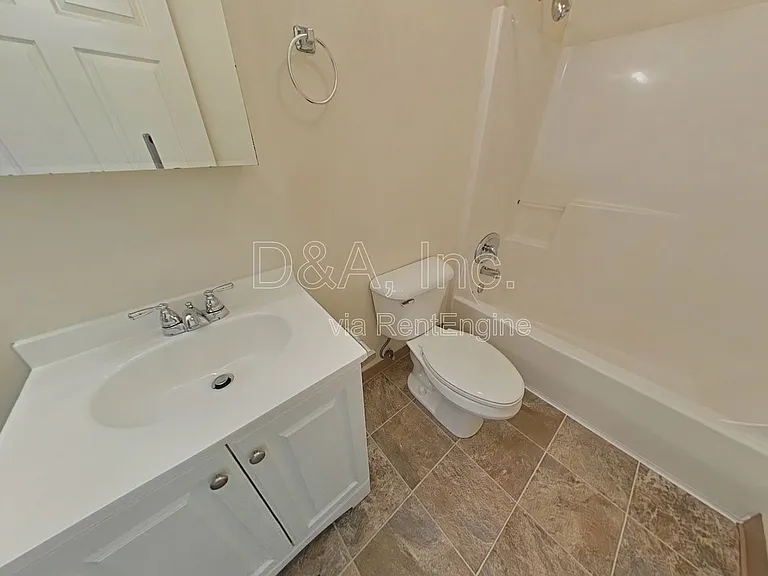 725 SW 13th St #3 — Photo 7