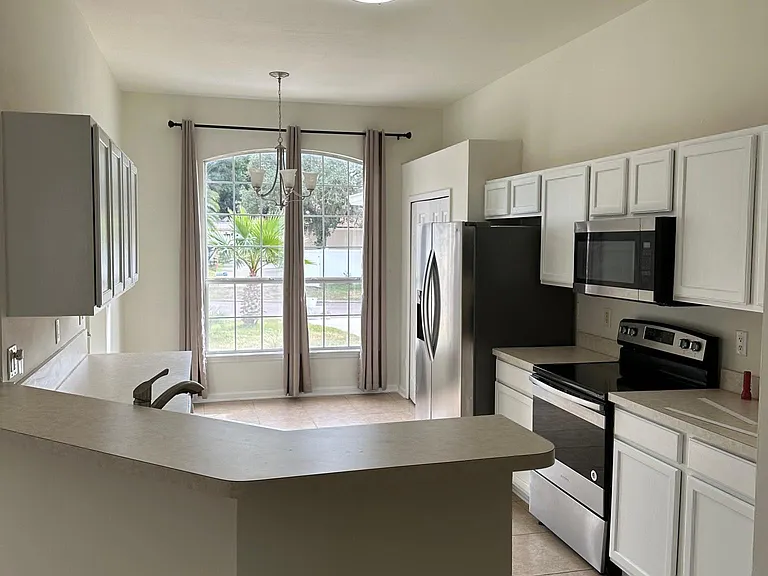 12083 Footman Ct — Photo 6