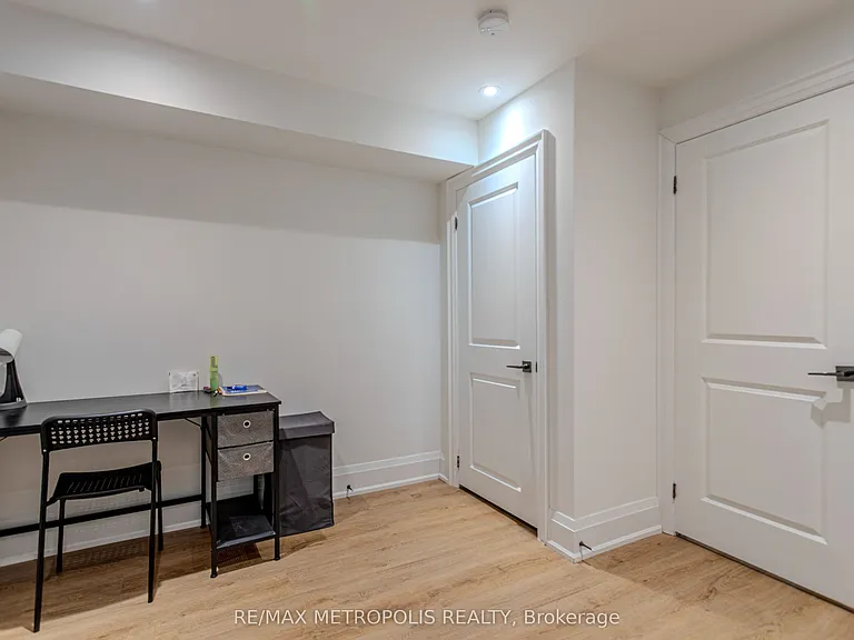 79 A Laburnham Ave #BASEMENT — Photo 3