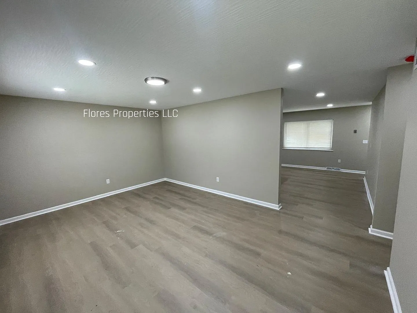 Modern Finishes & Hardwood Floors 4BR Columbus Gem — Photo 2