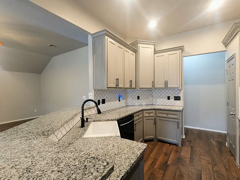 505 SW 159th St — Photo 5