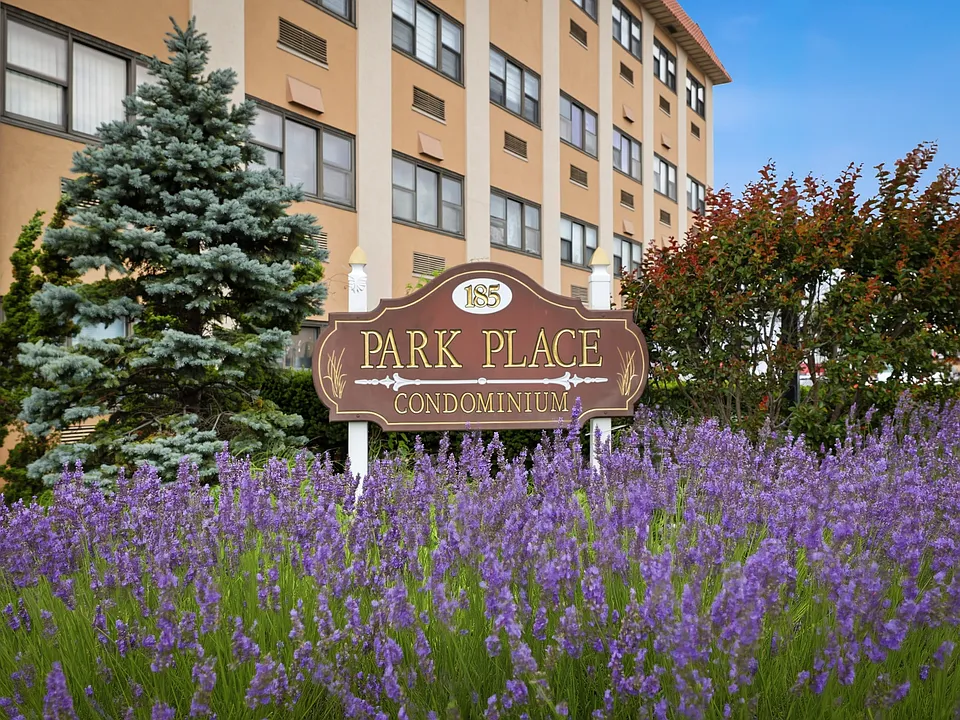 185 W Park Ave #518
