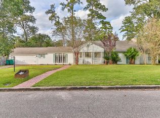 200 Wilkins Dr, Conroe, TX 77301