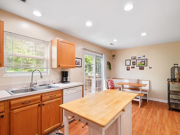 3rd image of 103 Hartford Ct
