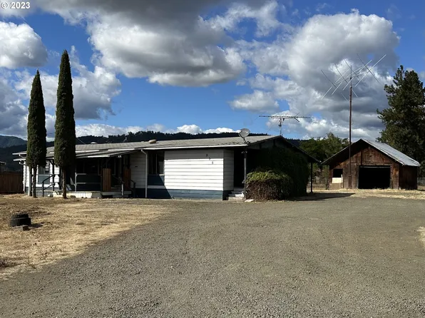 955 Dairy Loop Rd, Roseburg, OR 97471