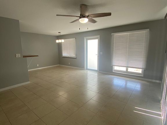 Living room / dining room