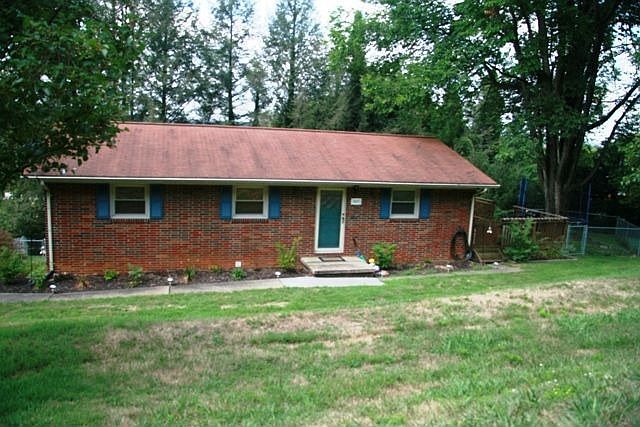 1st image of 2407 Hawthorne Dr