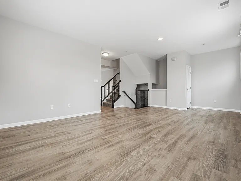 202 Pointe View Dr — Photo 4