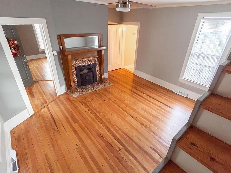 625 S Poplar St — Photo 7