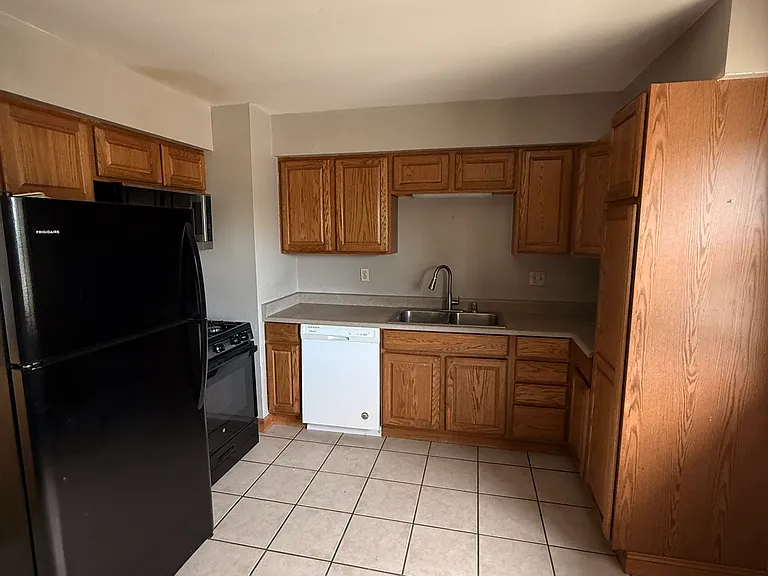 2124 Ludington Ave — Photo 5