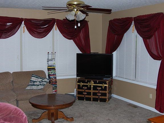 2nd image of 845 Lexington Dr