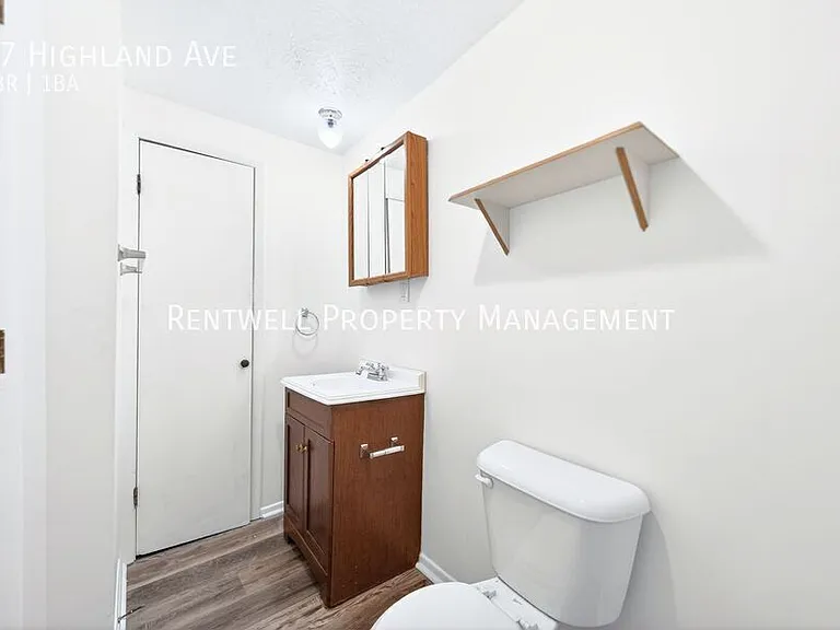 27 Highland Ave — Photo 31