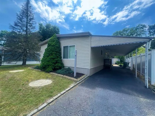 38 Sunflower Drive, Bohemia, NY 11716