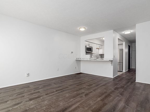 5th image of 413 Shell Ct E