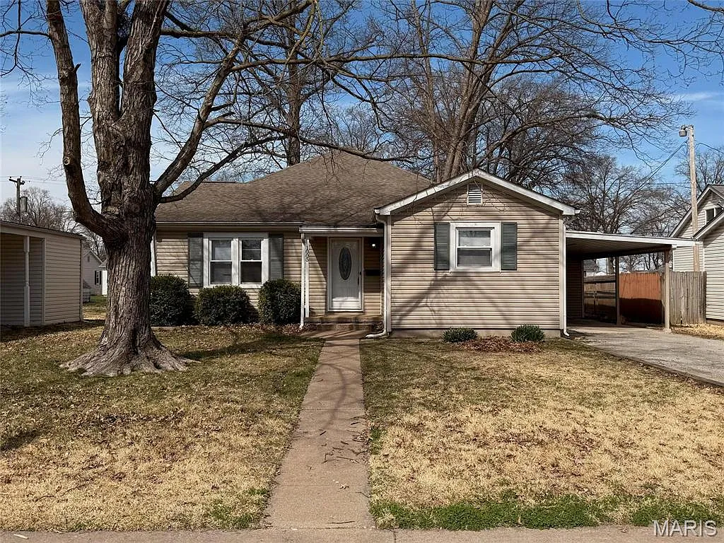 1005 W Poplar St photo 1