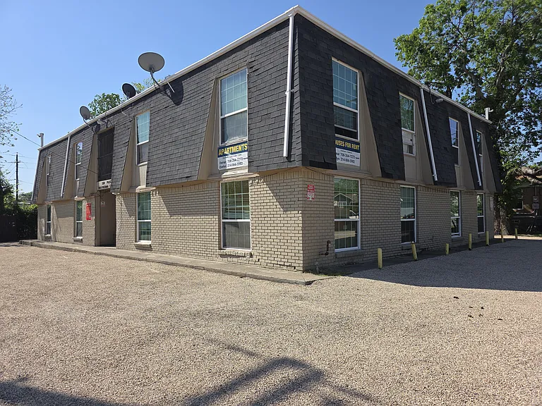 2405 Foreman St — Photo 1