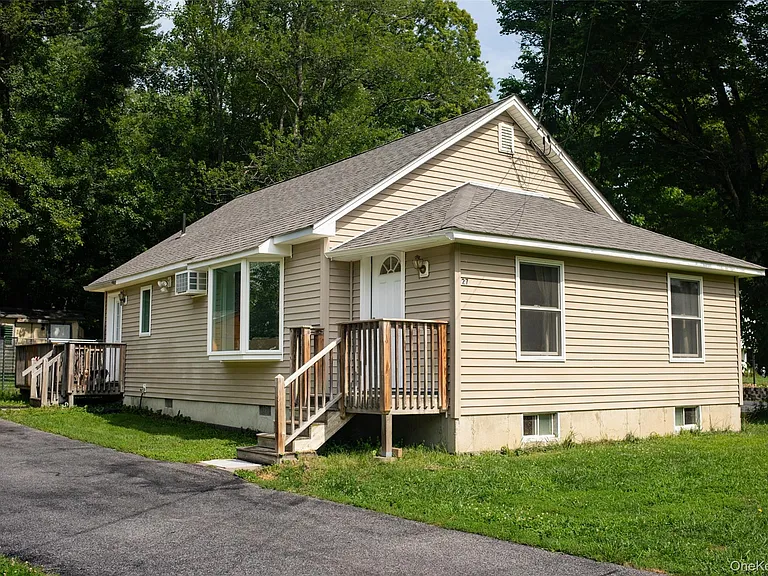27 Hardenburg Rd — Photo 1