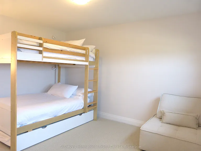 102 Sladden Ct — Photo 28