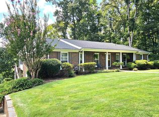 302 Robinhood Dr, Florence, AL 35633