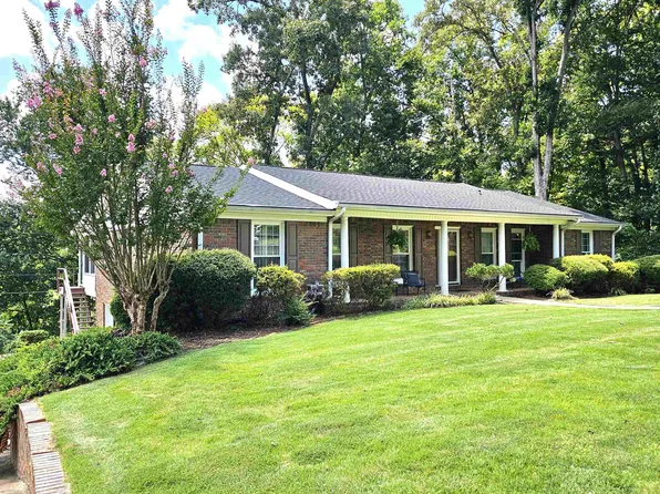 302 Robinhood Dr, Florence, AL 35633