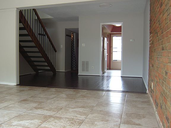 4th image of 7412 Country Brook Dr
