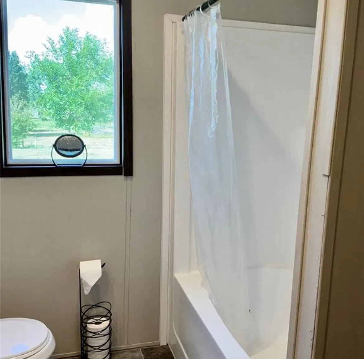 3 bed, 1400 sqft, $2,400 — Photo 4