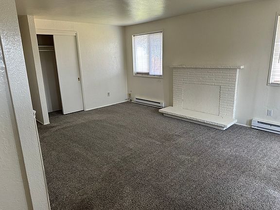 3rd image of 3540 E Portland Ave