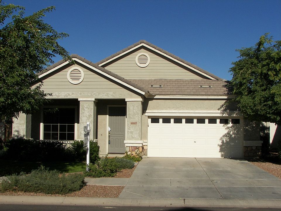 Greay =t curb appeal with front porch