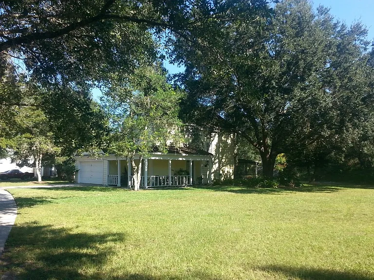 1038 McCully Ct — Photo 2