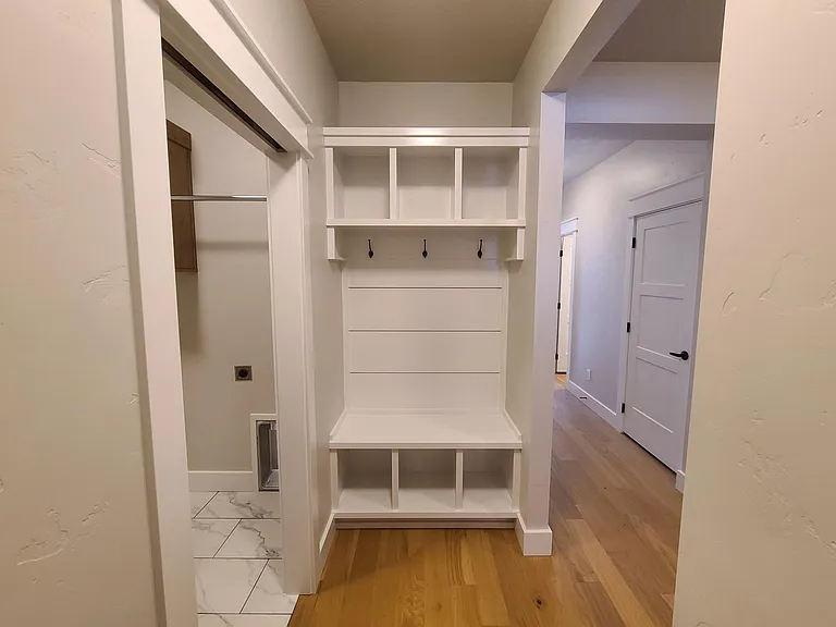 409 S Hamlin Ln — Photo 23