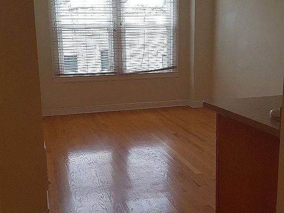 5th image of 915 Franklin St APT 104