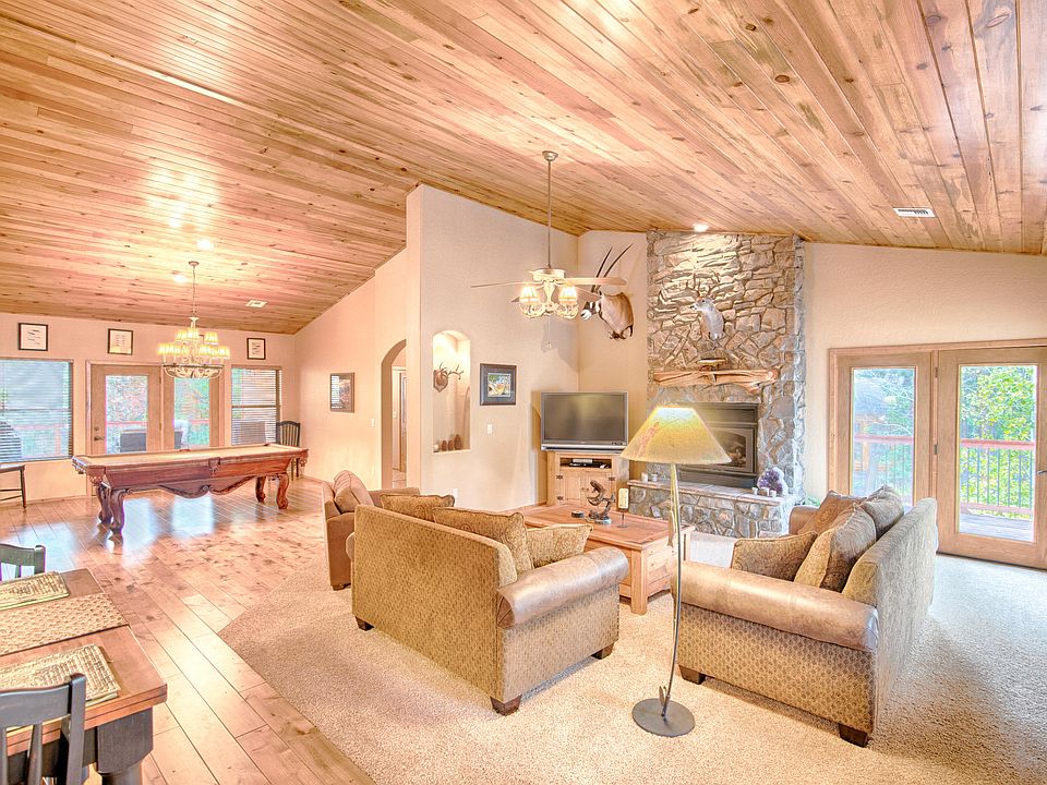 1st image of 2215 Vista Dr