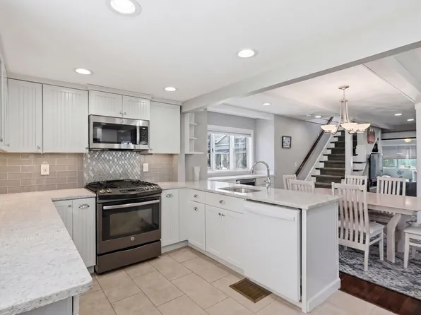 27 Billows St, Winthrop, MA 02152