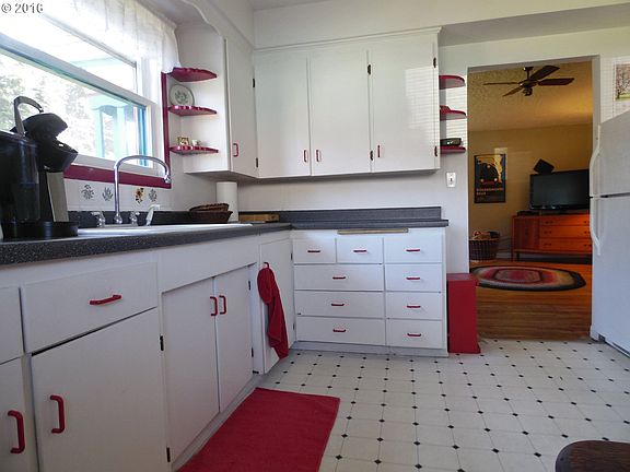 3rd image of 2716 Neals Ln