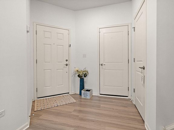 5th image of 14143 Magnolia St