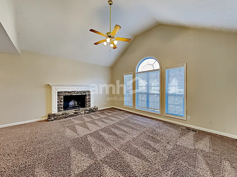 624 Glendale Forest Dr — Photo 3