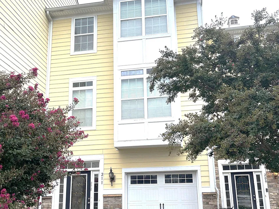 211 Monroe Point Dr