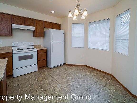 3rd image of 11124 45th Ave NE Unit 102