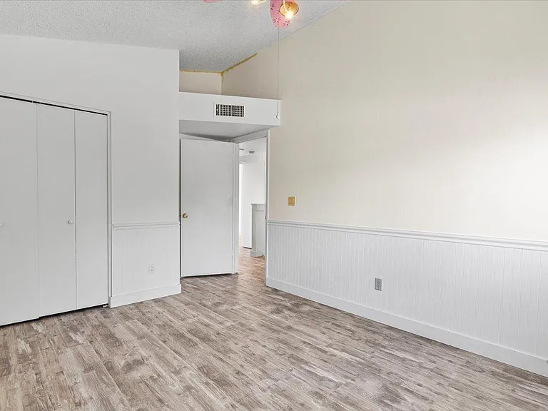 1041 E Kristal Way — Photo 23
