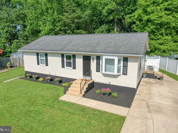 18 Garvey Ln, Newark, DE 19702