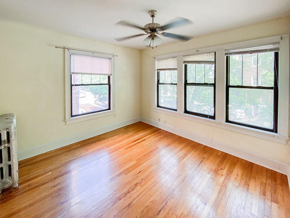 1st image of 520 1/2 W Cornelia Ave #111