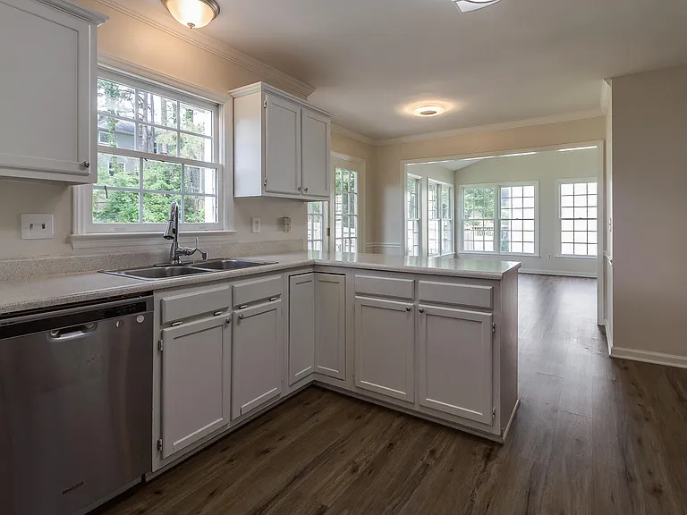 805 Penncross Dr — Photo 10