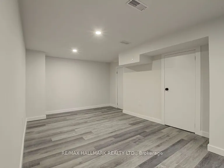 51 Stamford Sq S #BASEMENT — Photo 13