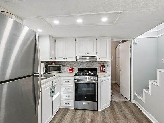 2nd image of 114 Whale Beach Ave