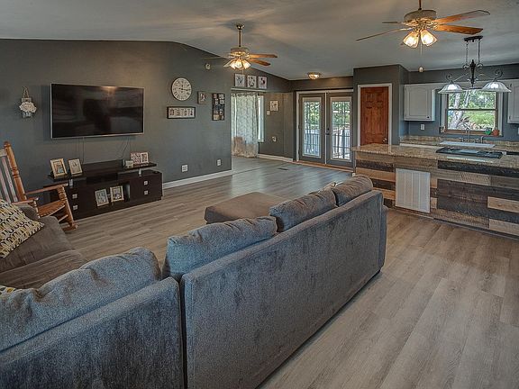 5th image of 4572 Old Edwardsville Rd