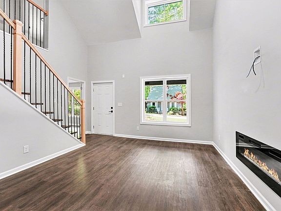 4th image of 812 Shady Ln