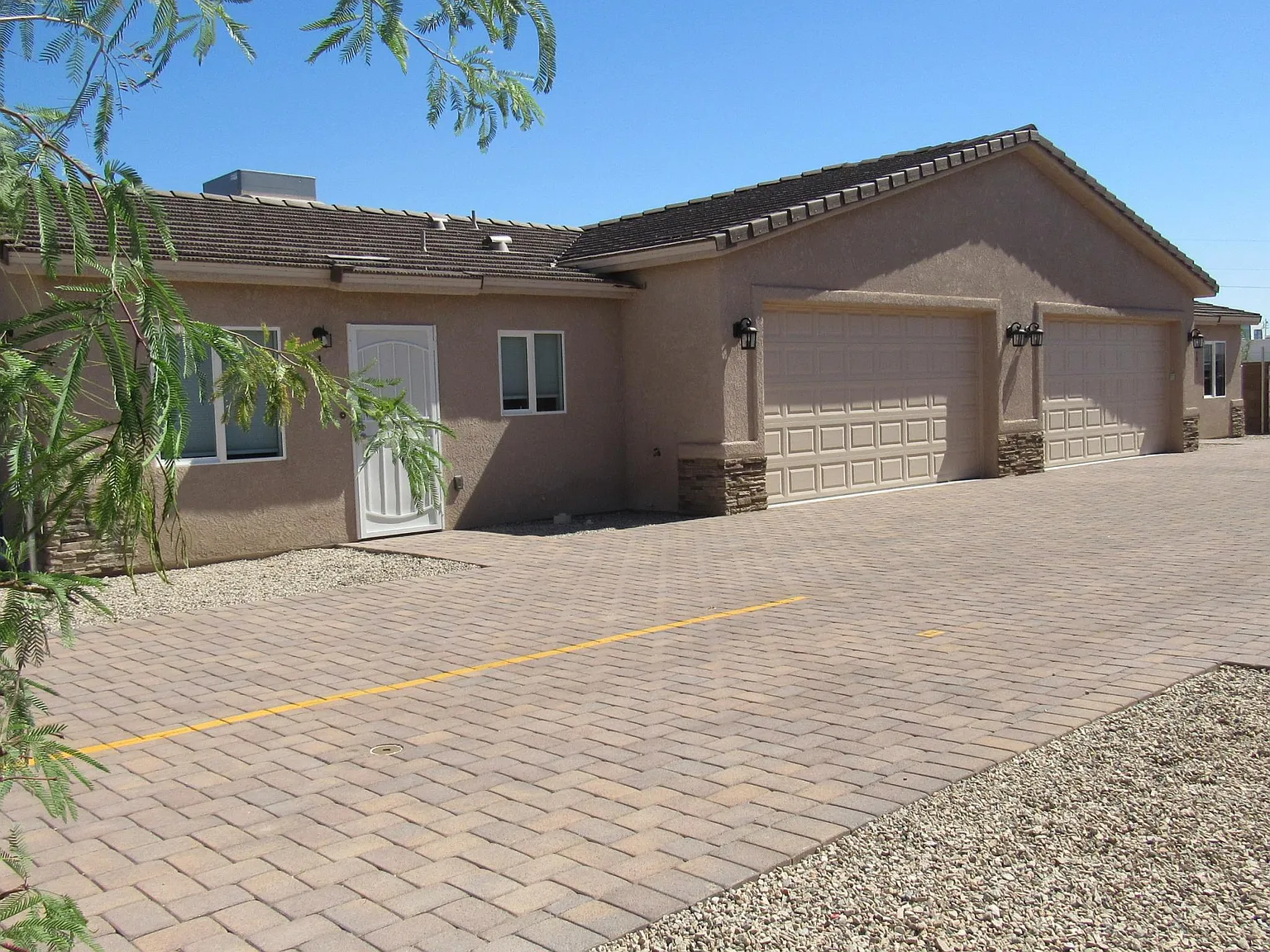 2 bed, 819 sqft, $1,500 — Photo 3