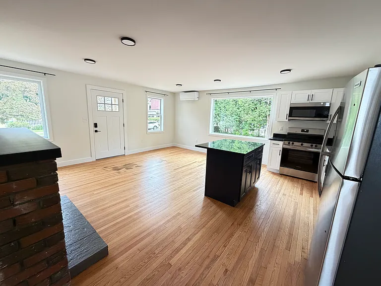 20-22 Poirier Pl #2 — Photo 2