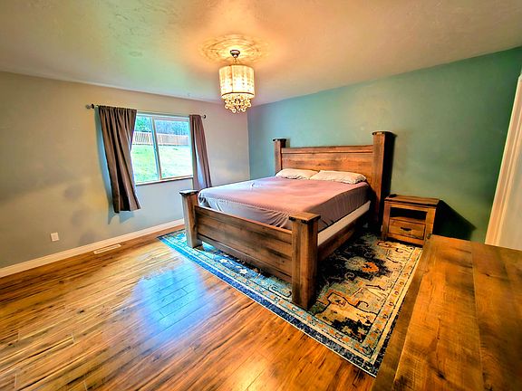 3rd image of 183 Lupine Dr